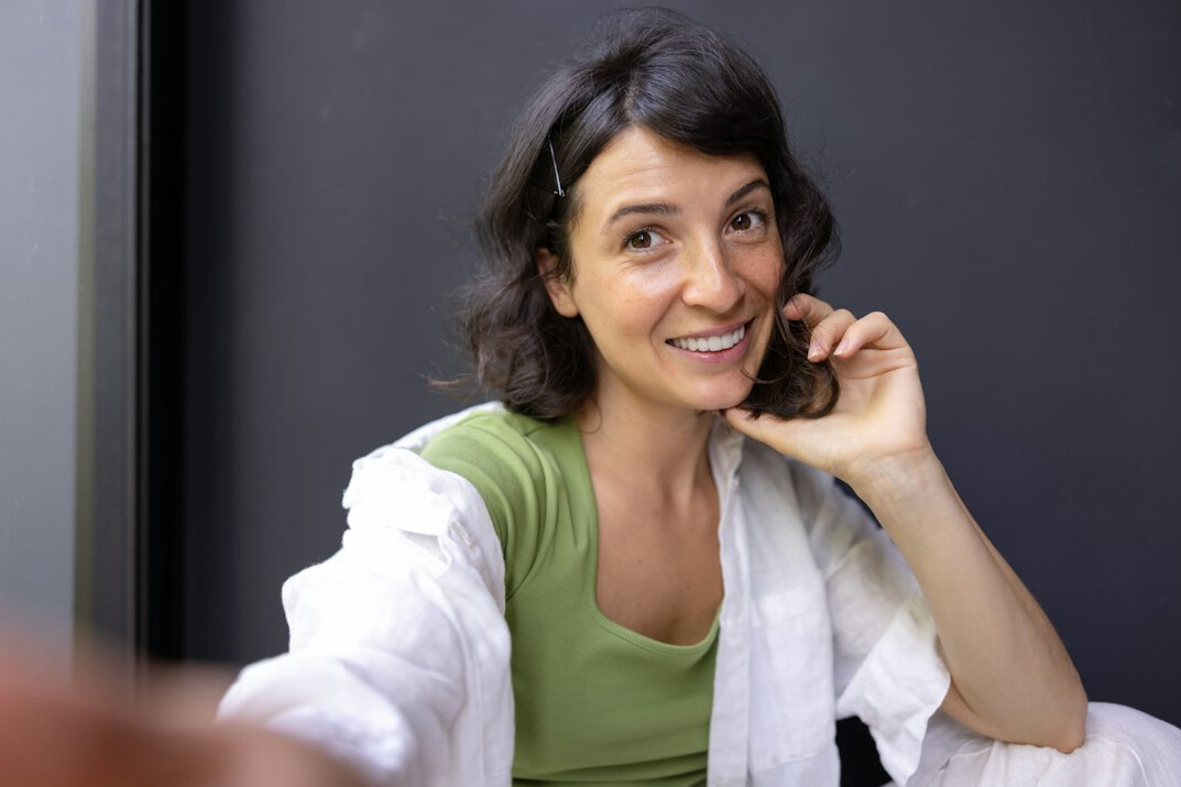 woman speaking german confidently